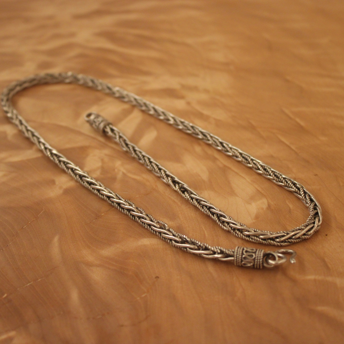 گرم rasaz necklace